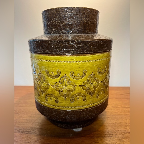 Bitossi (Italy) 'Carta Florentina' in Mustard Yellow, 8.5" Vase - Picture 3 of 8